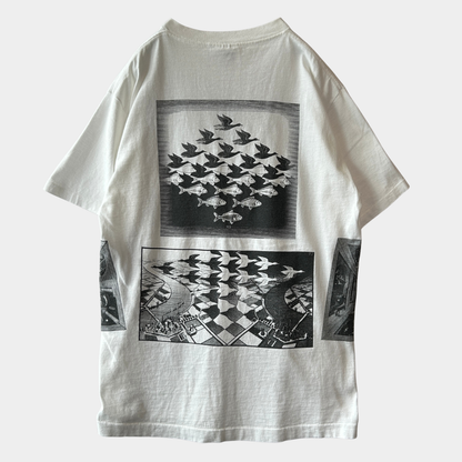 90's M.C.Escher エッシャー アートマルチプリントTシャツ ホワイト ANDAZIA (L)/C1067T-SO