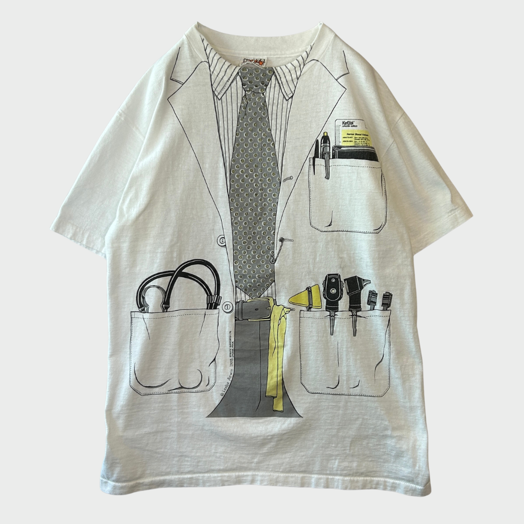 90's Hanes ヘインズ Leslie Arwin 医師 ドクター 白衣 騙し絵プリントTシャツ 白 (L)/B3694