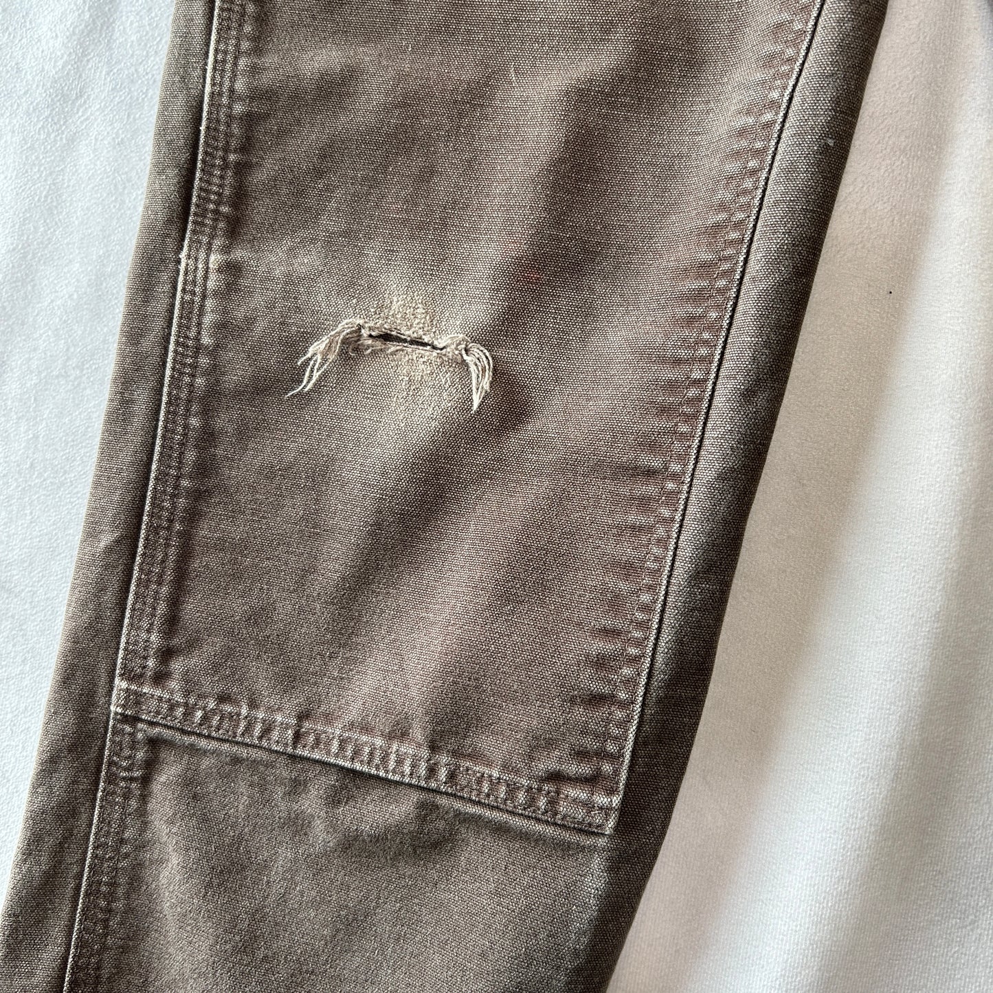 Carhartt カーハート ダブルニーワークパンツ B136 DKB カットオフ ダークブラウン(34×30)/C0931P-SO