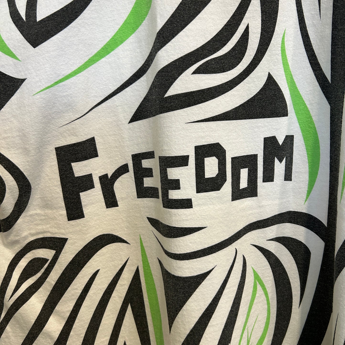 00's BLACK LABEL ブラックレーベル "FREE DOM " 総柄Tシャツ 白黒緑 (XL)/B2088T-SO