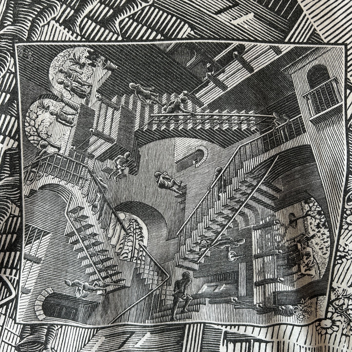 90's M.C.Escher エッシャー "相対性” アートTシャツ 総柄 ANDAZIA(XL)/C0971T-SO