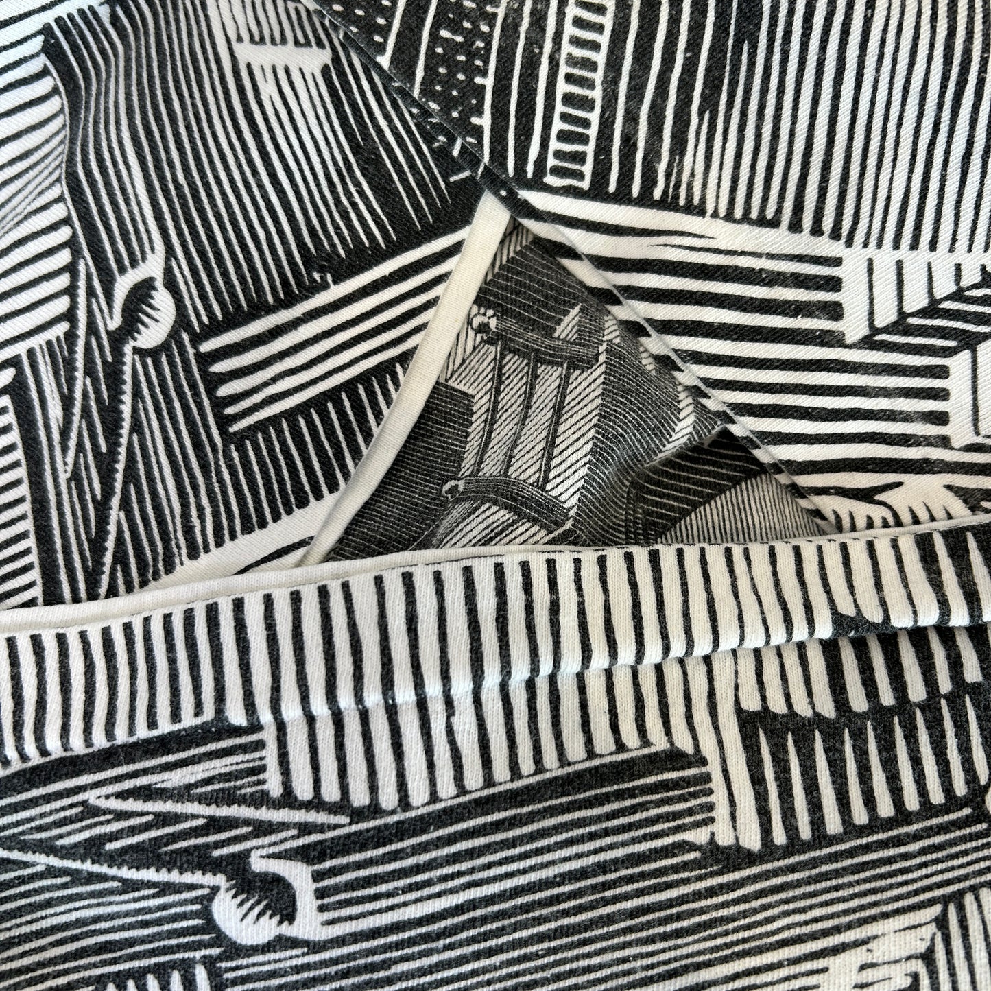 90's M.C.Escher エッシャー "相対性” アートTシャツ 総柄 ANDAZIA(XL)/C0971T-SO