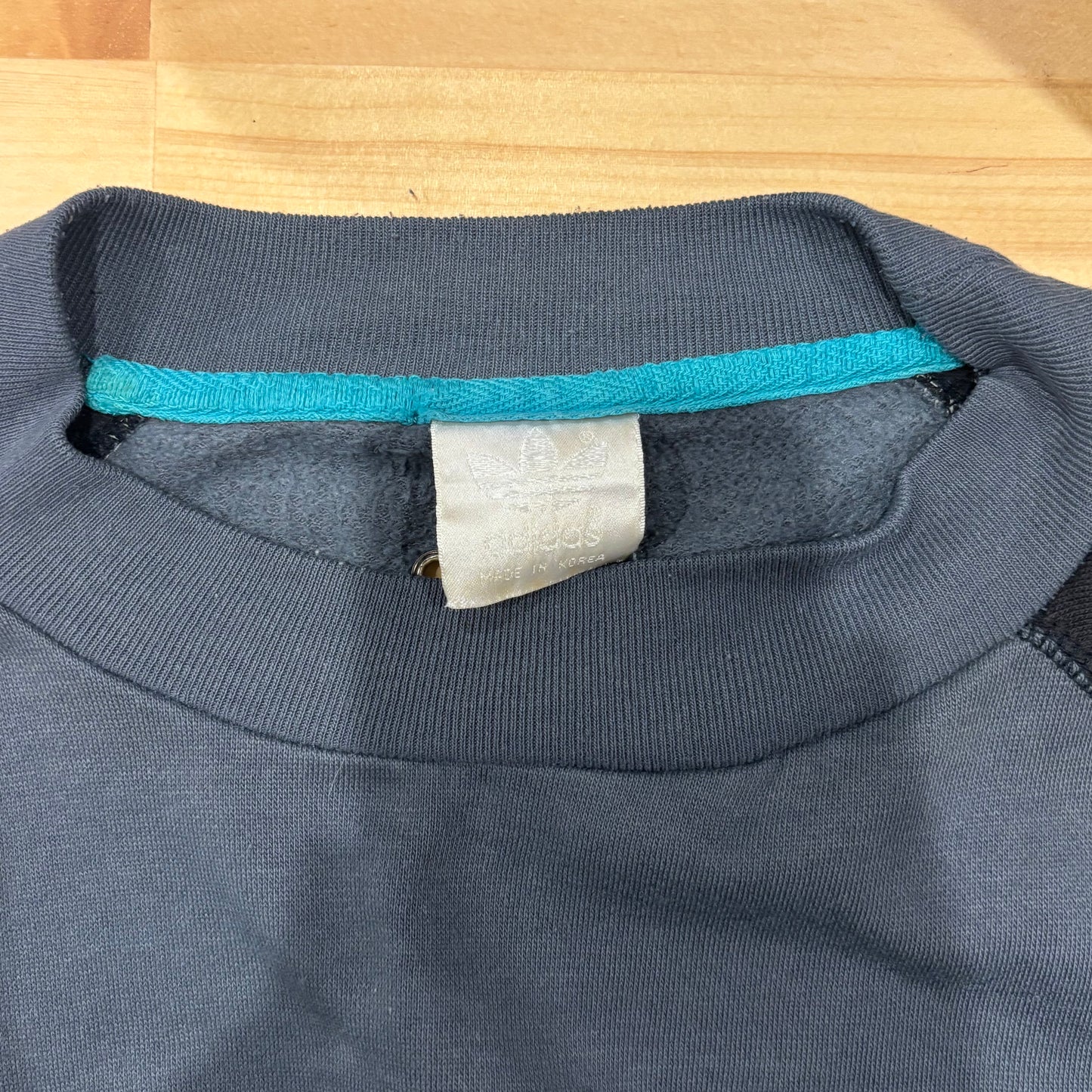 90's Adidas アディダス マルチカラーラグランスウェット 左袖パッチ 黒赤灰水色 (サイズ不明)/B0190S-SO