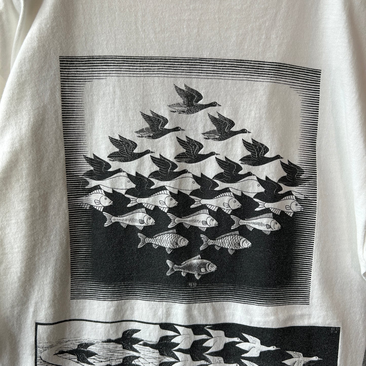 90's M.C.Escher エッシャー アートマルチプリントTシャツ ホワイト ANDAZIA (L)/C1067T-SO