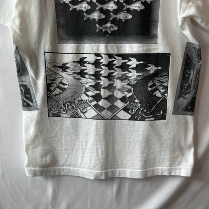 90's M.C.Escher エッシャー アートマルチプリントTシャツ ホワイト ANDAZIA (L)/C1067T-SO