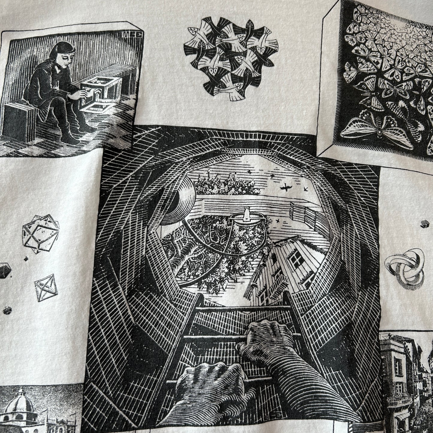 90's M.C.Escher エッシャー アートマルチプリントTシャツ ホワイト ANDAZIA(XL)/C1066T-SO