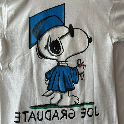 90's PEANUTS "JOE GRADUATE" スヌーピー 両面プリント　キャラクターTシャツ 白(M)/C1095T-SO