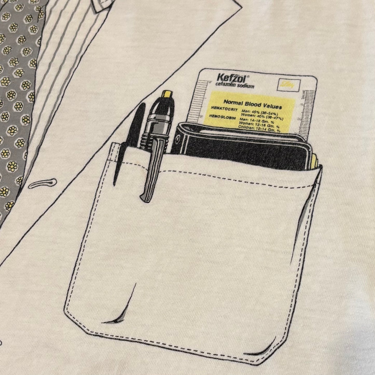 90's Hanes ヘインズ Leslie Arwin 医師 ドクター 白衣 騙し絵プリントTシャツ 白 (L)/B3694
