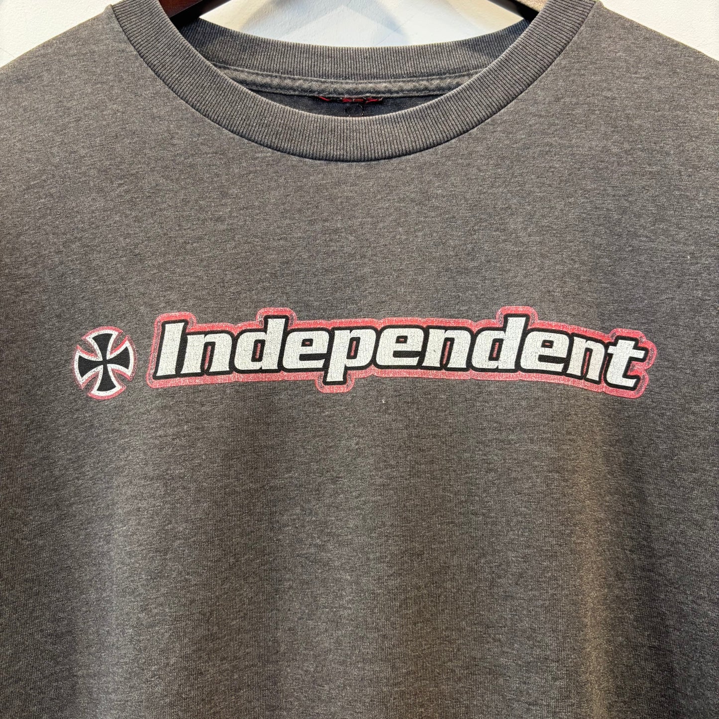 00's Independent アイアンクロス Tシャツ チャコールグレー (サイズ不明)/B3732T-SO