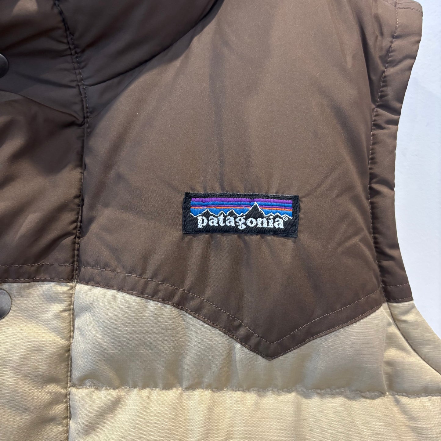 2009 Patagonia パタゴニア スリングショット・ダウンベスト ブラウン × ベージュ (S)/B4218V-SO