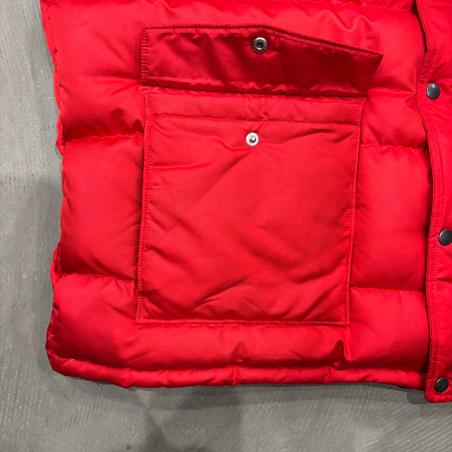 2011 (FA11) Patagonia パタゴニア スリングショット・ダウンベスト レッド × チャコール (XXL)/A9292V-SO