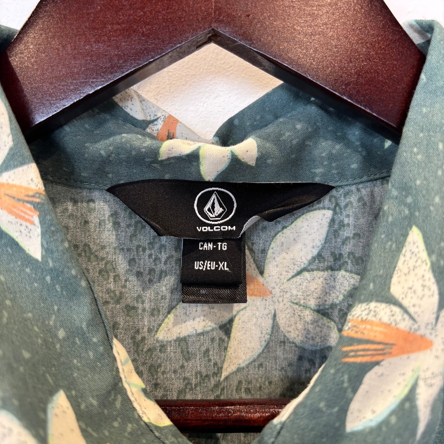 00's Volcom フローラル柄 レギュラーカラー半袖シャツ (XL)/B3060S-SO