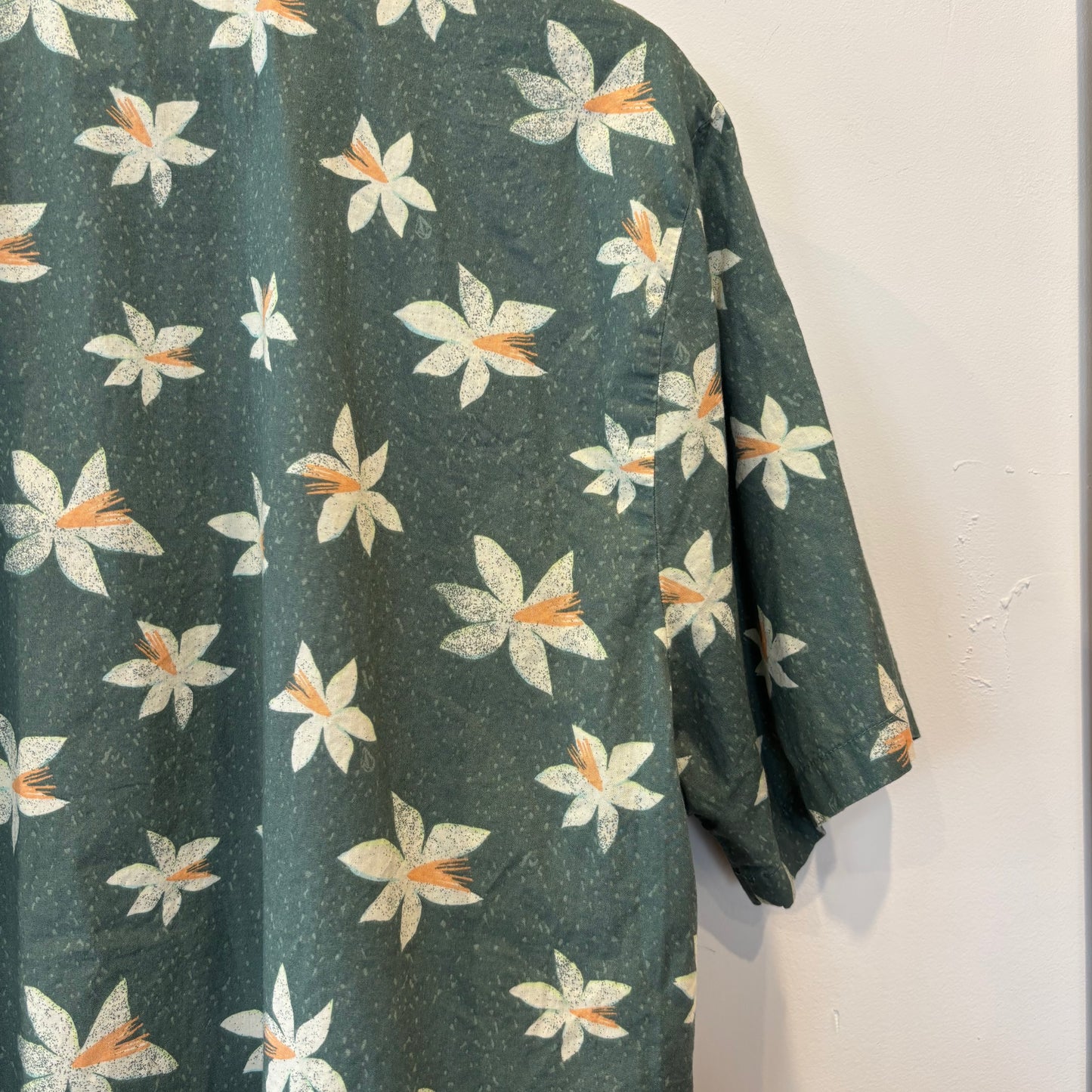 00's Volcom フローラル柄 レギュラーカラー半袖シャツ (XL)/B3060S-SO
