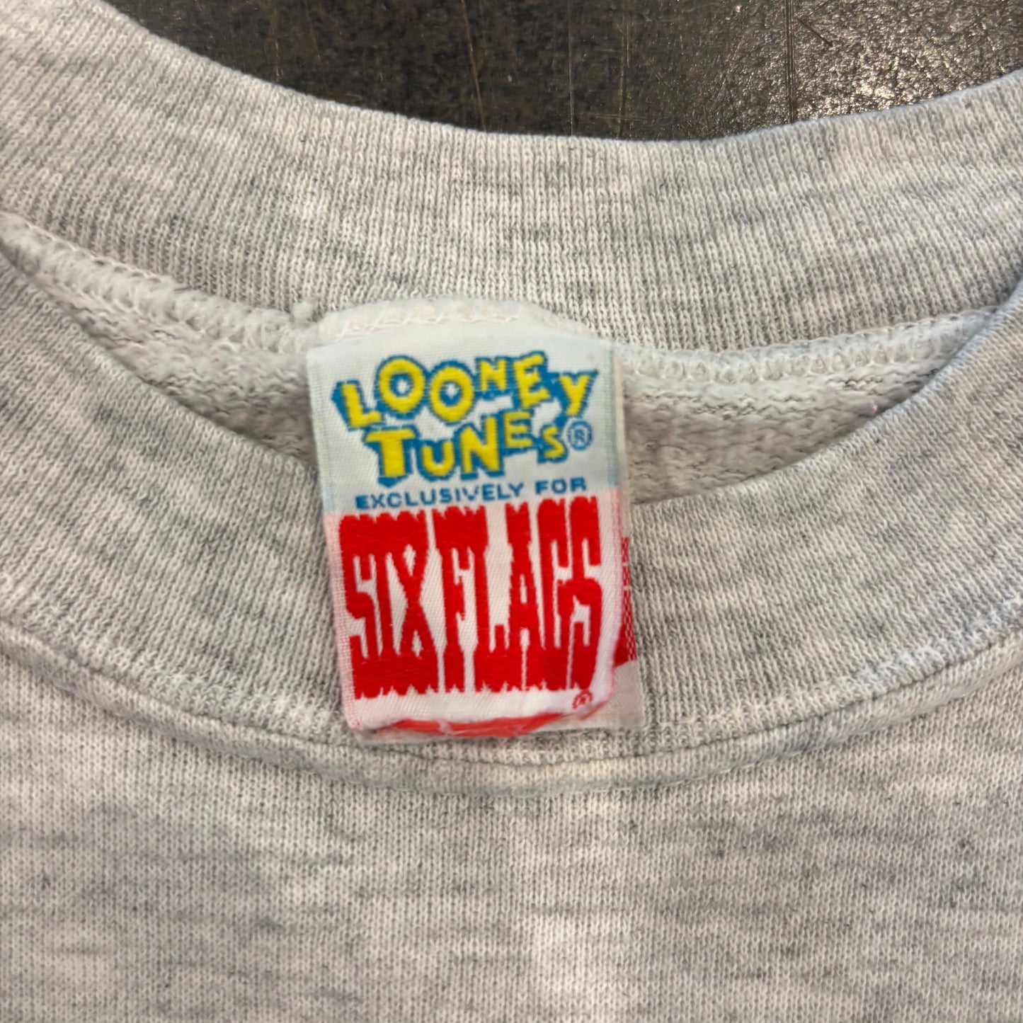 90's  SIX FLAGS  ルーニーテューンズ プリント スウェット グレー L /B1579S-SO